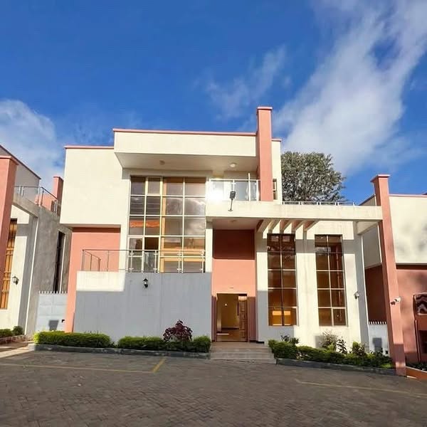 Modern 5 Bedroom ALL ensuite Townhouse plus DSQ in Lavington area