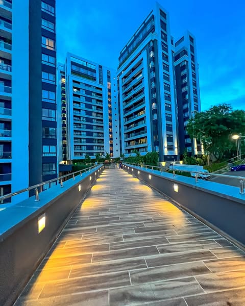 2 bedroom apartment Riverside square apartments