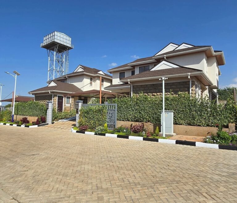 Bedroom All Ensuite Maisonette + DSQ | Kiambu,in a Golf Club Estate