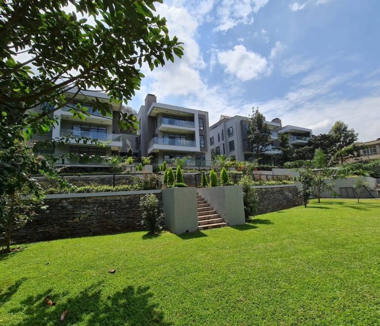 New & Modern 5 bedroom Townhouse