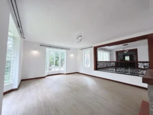 5-bedroom house for rent in Rosslyn 2