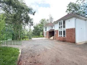 5-bedroom house for rent in Rosslyn 4