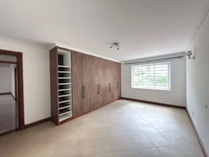 5-bedroom house for rent in Rosslyn 5